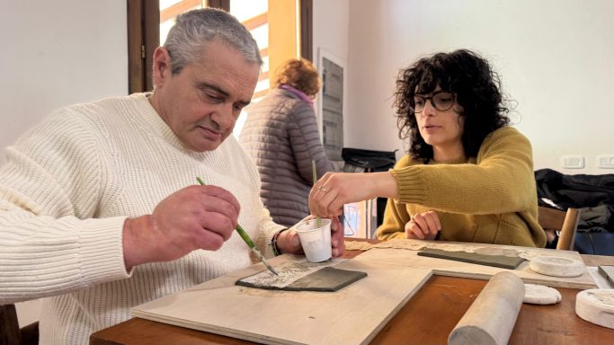 Laboratori di ceramica tra amici Ceramica manualità
